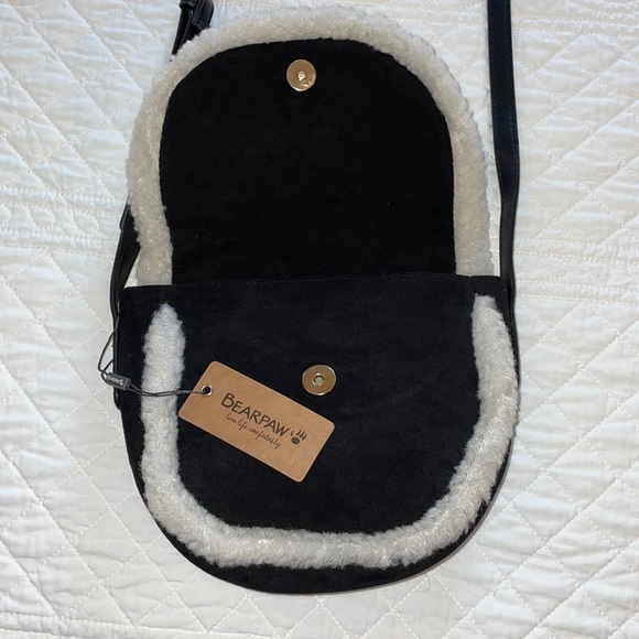 BEARPAW CROSS-BODY SHOULDER SADDLE-BAG BLACK Faux Suede & Shearling Trim - Picture 11 of 16
